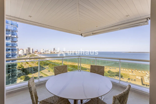 Venta Apartamento Tres Dormitorios Playa Mansa Primera Linea Edificio Coral Tower