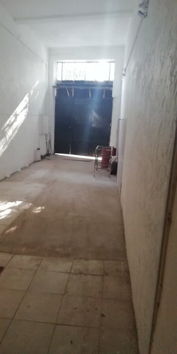Apartamento De 1 Dorm. Interior Con Patio, Sobre Avenida