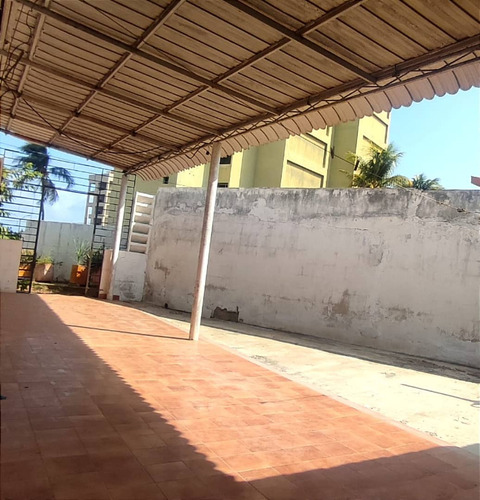 Casa Con Terreno Playa Grande