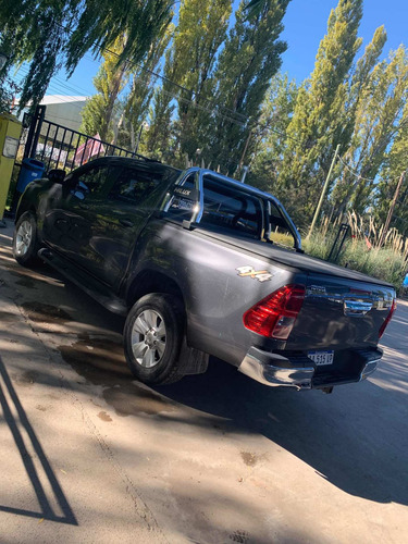Toyota Hilux 2.8 Cd Srv 177cv 4x4 At 2016