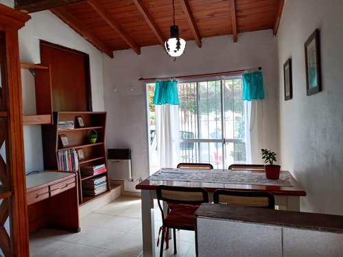 Casa En Venta - 4 Dormitorios 2 Baños - Cochera - 182mts2 - Villa Gesell