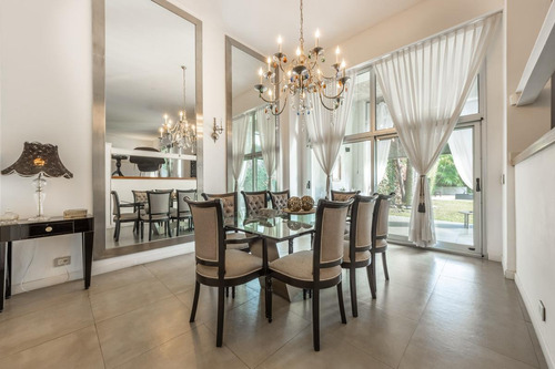 Imagen 1 de 16 de Hermosa Casa En Venta En Acassuso - San Isidro