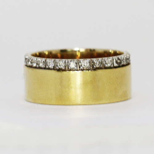 Aliança Linha Reta Em Ouro 18k Com Linha Cravejada Externa