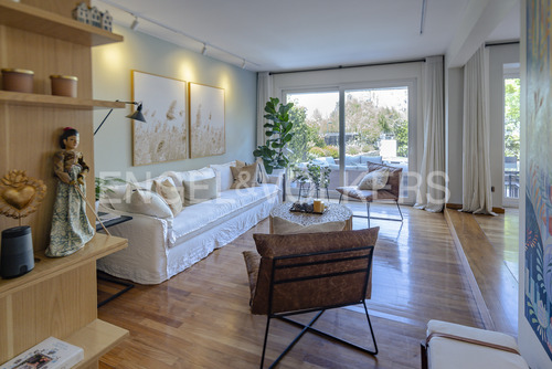 Casa Remodelada, En Condominio Con Buena Conectividad