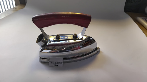 Ferro De Passar Roupas Antigo Bastos Mirim 110v 100w (1646) (Usado)