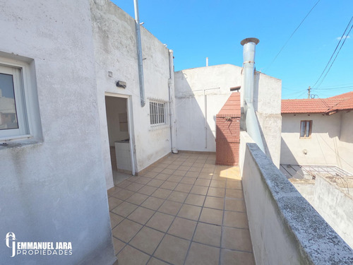 En Alquiler | Ph 4 Ambientes A La Calle