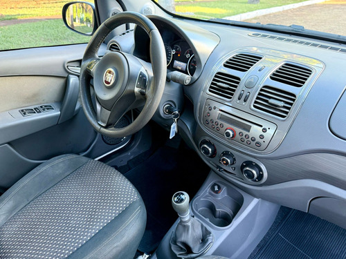 Fiat Grand Siena 1.6 16v Essence Flex 4p