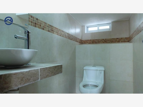 Imagen 6 de 12 de Casa Sola En Venta Azteca