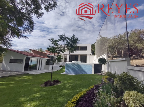 Casa En Venta En Lomas De Cocoyoc Campo De Golf.