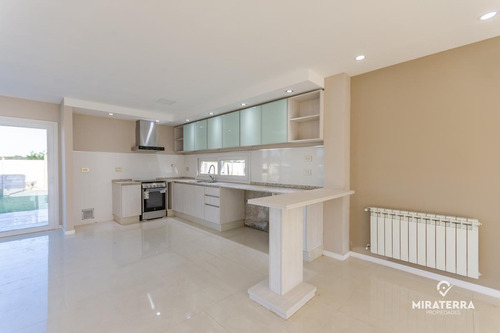 Imagen 6 de 29 de Casa En Rosario En El Barrio Palos Verdes