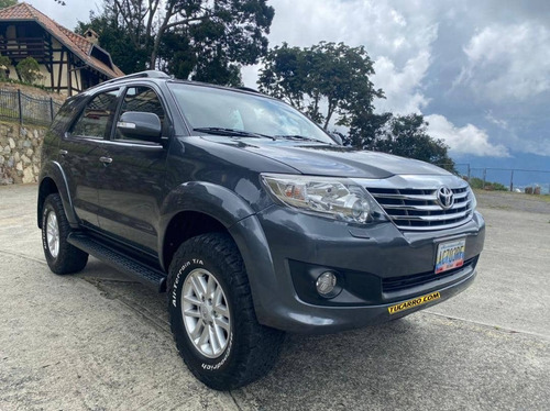 Imagen 3 de 11 de Toyota Fortuner