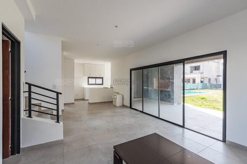 Casa En Venta En Vila Marina Ii, Villanueva, Tigre