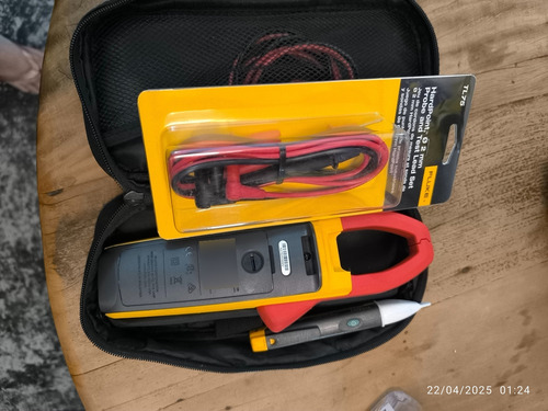 Alicate Amperímetro Digital Fluke 375 Fc 2500a (Usado)