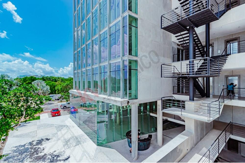 Oficna En Venta En Humana Workcenter, Playa Del Carmen.