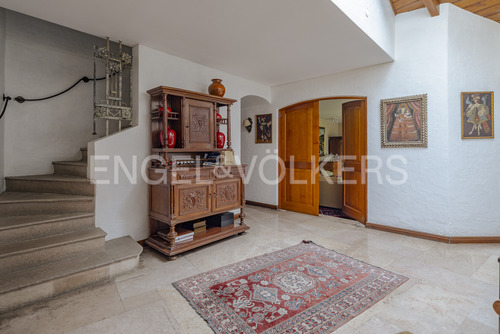 Casa Chilena En Calle Tranquila Los Trapenses
