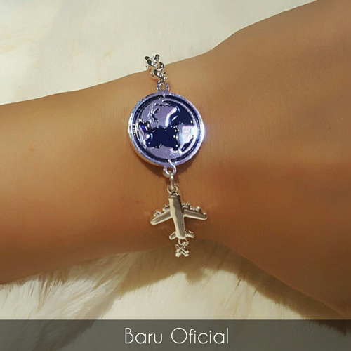 Imagen 4 de 6 de Pulsera Regulable De Acero Blanco Con Dije Avión Más Mundo