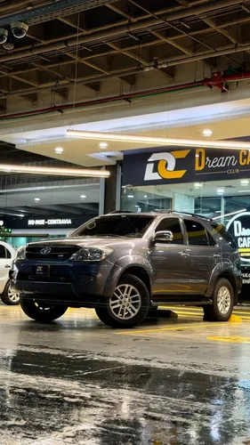 Toyota Fortuner 4.0 Sr5