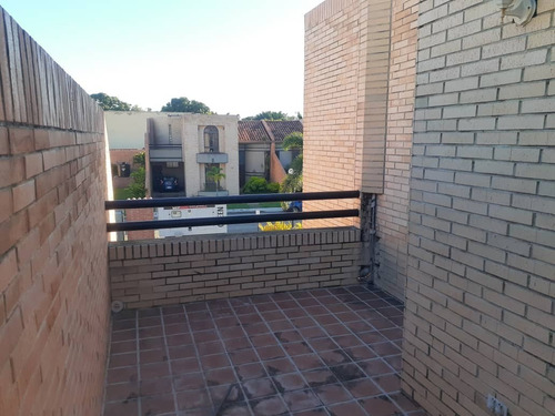 Imagen 6 de 10 de Town House En Venta Ubicado En Valencia, Trigal Norte. Rs-044