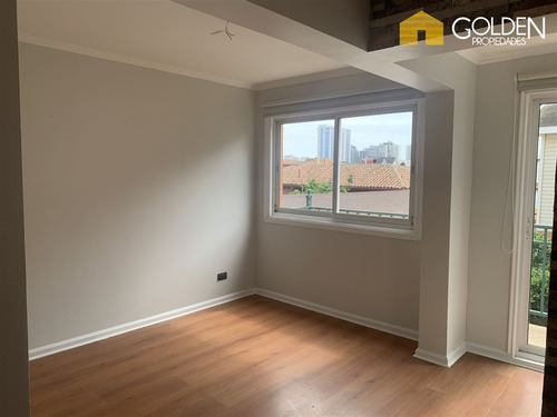 Casa En Venta De 7 Dorm. En Concón