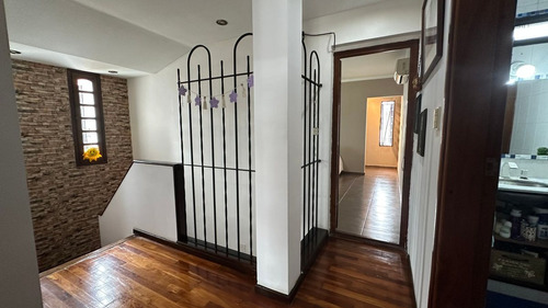 Casa 4 Ambientes Con Patio, Venta R. De Escalada