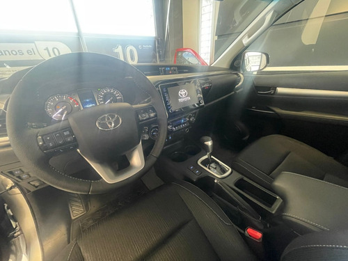 Imagen 13 de 19 de Toyota Hilux 2.8 Srv At 4x4