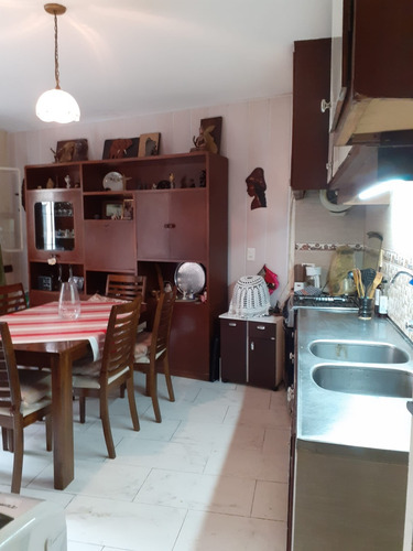 Vendo Casa Muy Linda Con Todo Lo Que Buscas. P. U 178m2 Jardín, Garaje, 3 Dorm, 2 Baños, Fondo, Parrillero, Azotea, Todo En Una Planta. Usd 265.000 Dólares