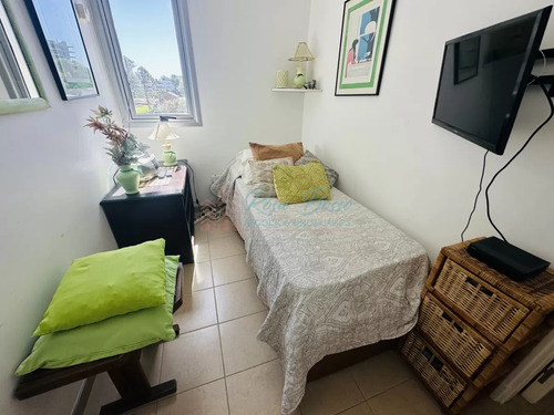 Alquiler De Apartamento De 3 Dormitorios + Dependencia En Amplia Planta En Playa Brava