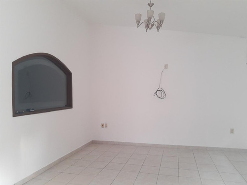 Casa En Venta Garage Para 3 Autos, Alberca - Granjas De La Boticaria