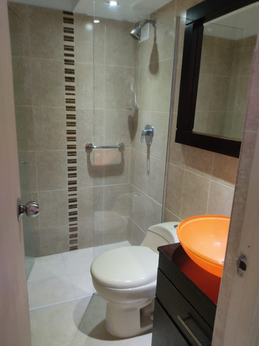 Apartamento Con 3 Habitaciones Y 2 Baños En Unidad Palmeras