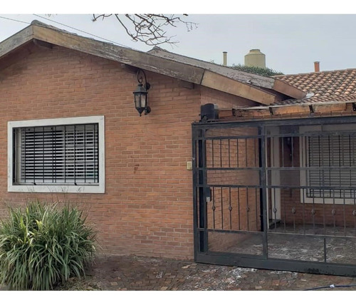 Casa  En Venta Ubicado En Ciudad Jardin, Tres De Febrero, G.b.a. Zona Oeste