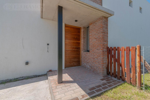 Casa En Venta En El Barrio Vistas, Puertos / Escobar
