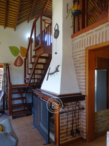 Las Caídas Del Diablo En Punta Del Diablo