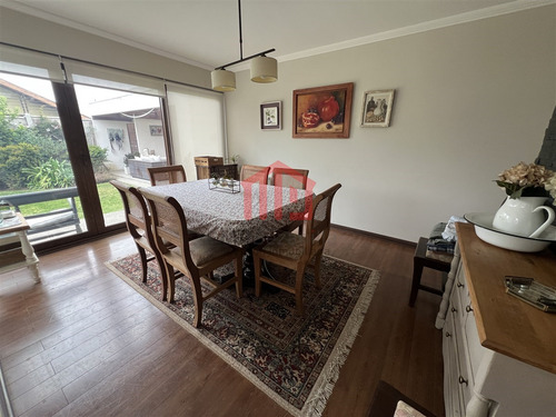 Linda Casa Moderna En Excelente Estado En Lomas De Montemar.