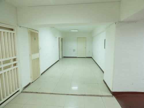 Tres Locales Comerciales En Venta Quinta Crespo 1.150 Mts2 Ml02