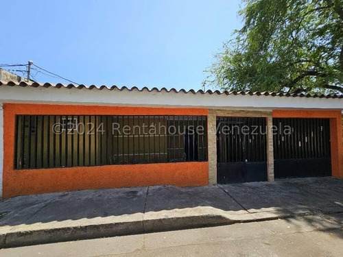 Casa En Venta Económica   Excelente Ubicacion Maracay La Corormoto Muy Comoda Estacionamiento Lista Para Firmar Nela 24-20474