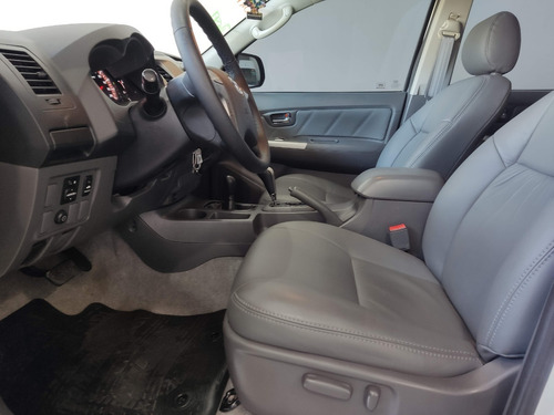 Imagem 6 de 9 de Toyota