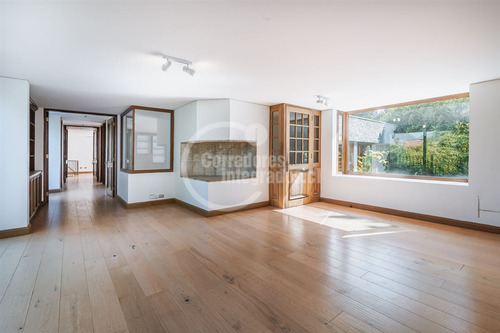 Casa En Venta De 6 Dorm. En Lo Barnechea