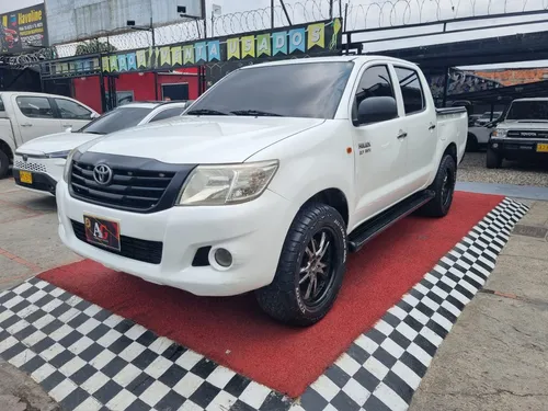 Toyota Hilux 2.7 MT 4X2