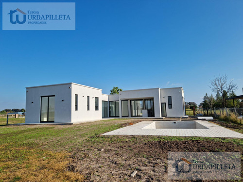 Casa En Venta En  Medal Country Club Con Vista Al Golf - Pilar