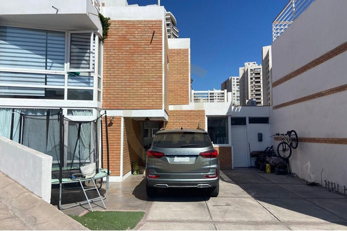 Casa En Venta, Sector Sur, En Condominio Llacolen