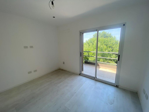 Imagen 17 de 20 de Duplex 4 Amb Complejo Con Piscina Ituzaingo