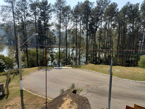 Vendo Casa Inacabada, Estilo Chalé, Com Um Lindo Sótão Com Vista Para O Lago.