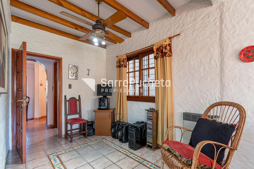 Venta Casa 4 Ambientes Con Piscina Y Quincho En Haedo.