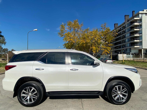Imagen 13 de 13 de Toyota Sw4 2016 2.8 Srx 177cv 4x4 7as At