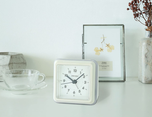 Despertador Seiko Ena Branco Com Iluminação De Gradação