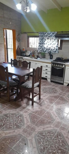 Casa En Venta - 4 Dormitorios 2 Baños - Rafael Calzada