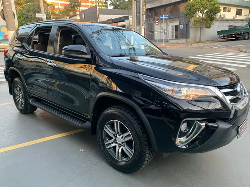 Toyota Hilux SW4 SRV 4x2 2.7 Flex 16V Aut. (7 lugares)
