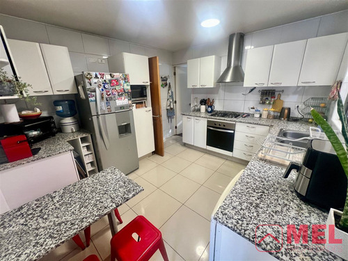 Casa En Arriendo De 4 Dorm. Mas Serv En Chicureo