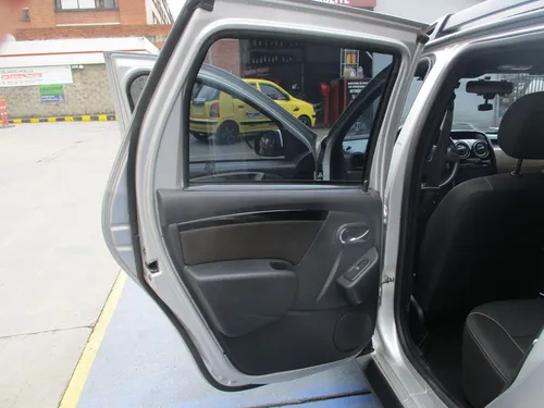 Renault Duster 1.6 DYNAMIQUE DAKAR 4X2 MT AA