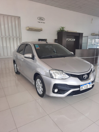 Imagen 2 de 16 de Toyota Etios Xls 1.5 4p 2017 // 4632025
